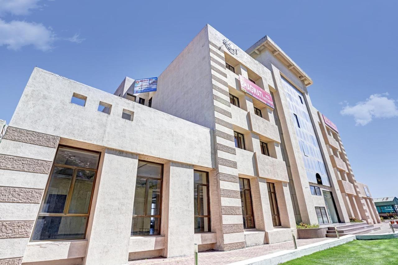 Townhouse Oak Hotel Rama Насик Экстерьер фото